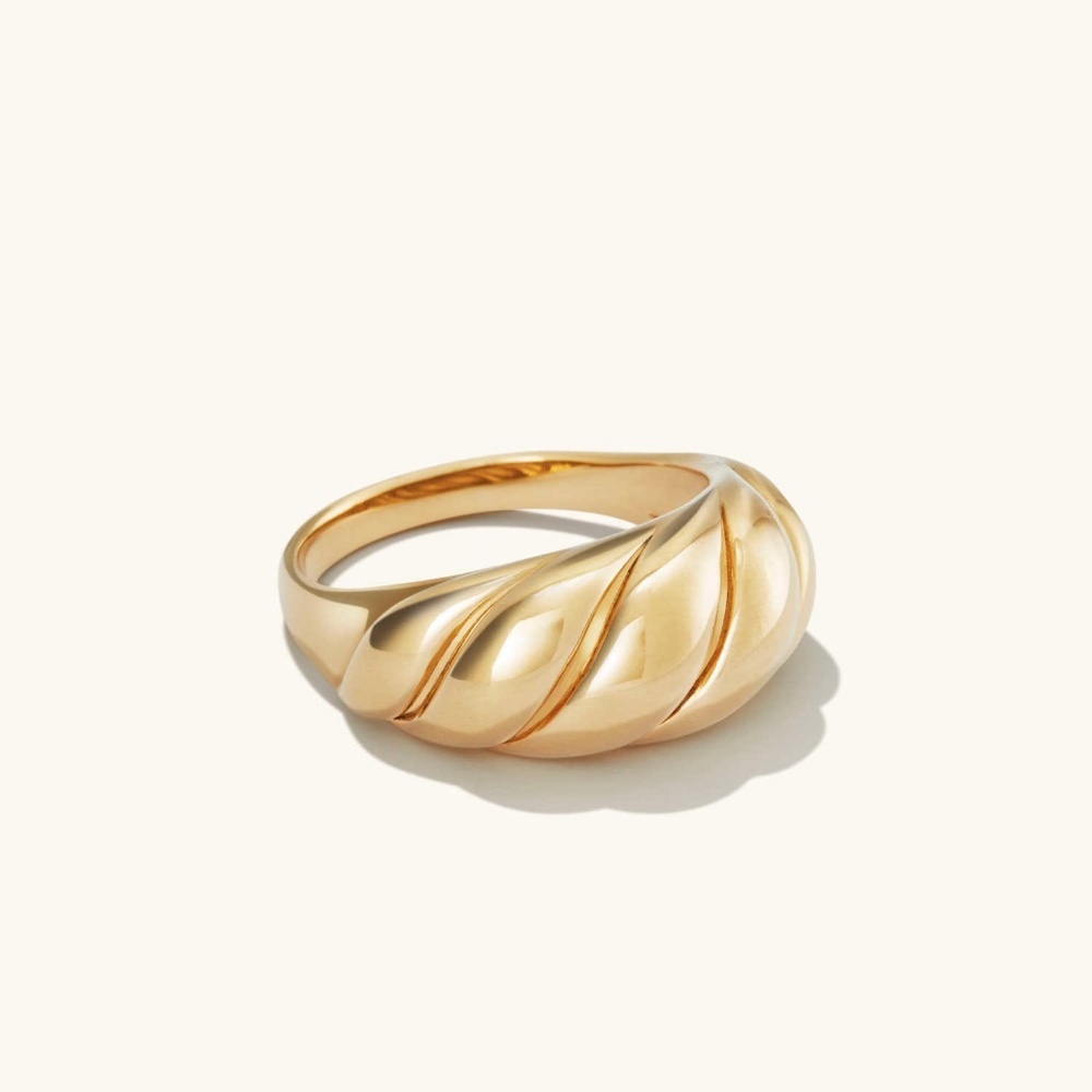 Mejuri Croissant Dome Ring in Gold Vermeil (Size 6)